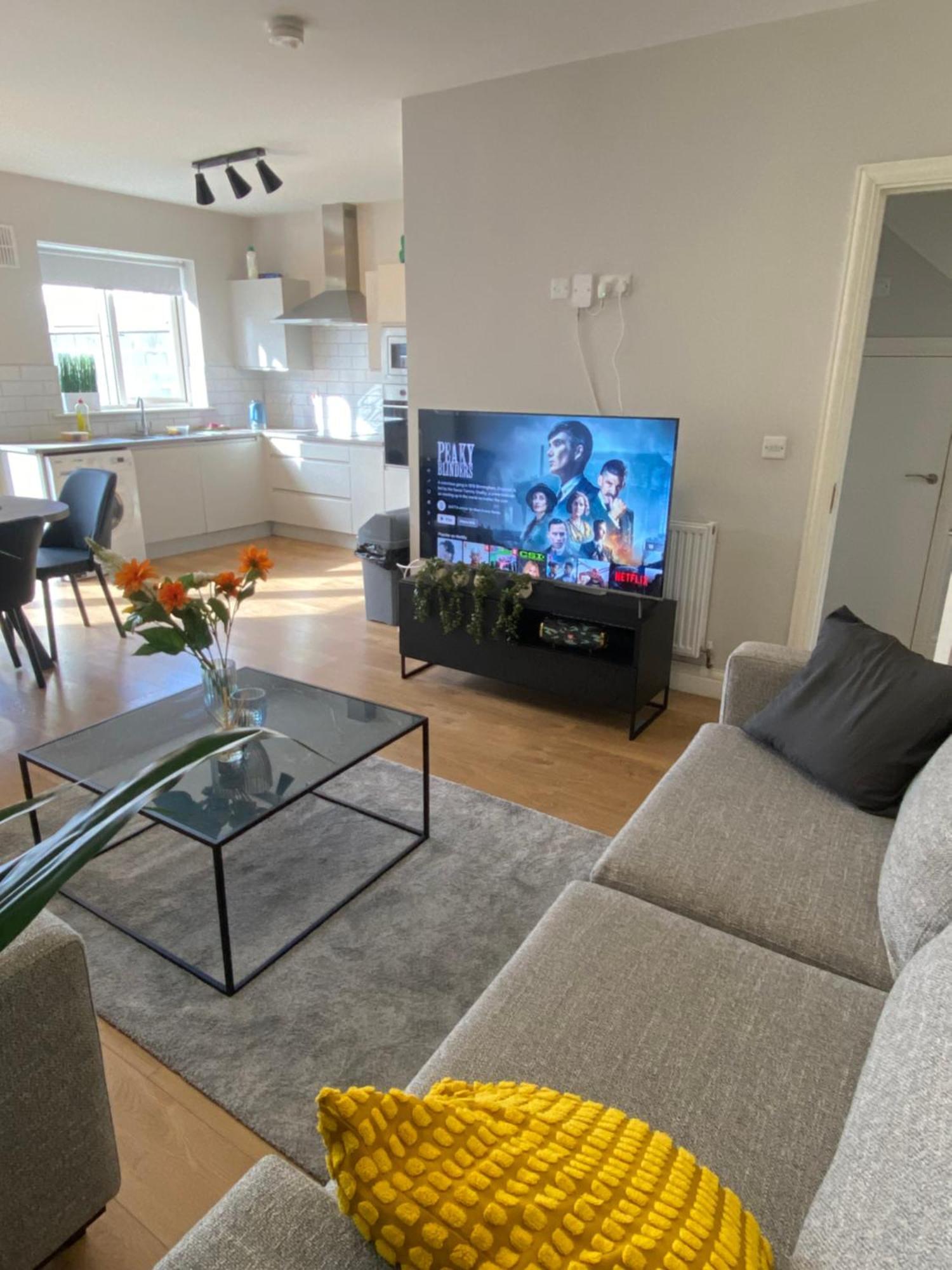 Extra Large Room In New House At Citywest Dublin Exterior photo
