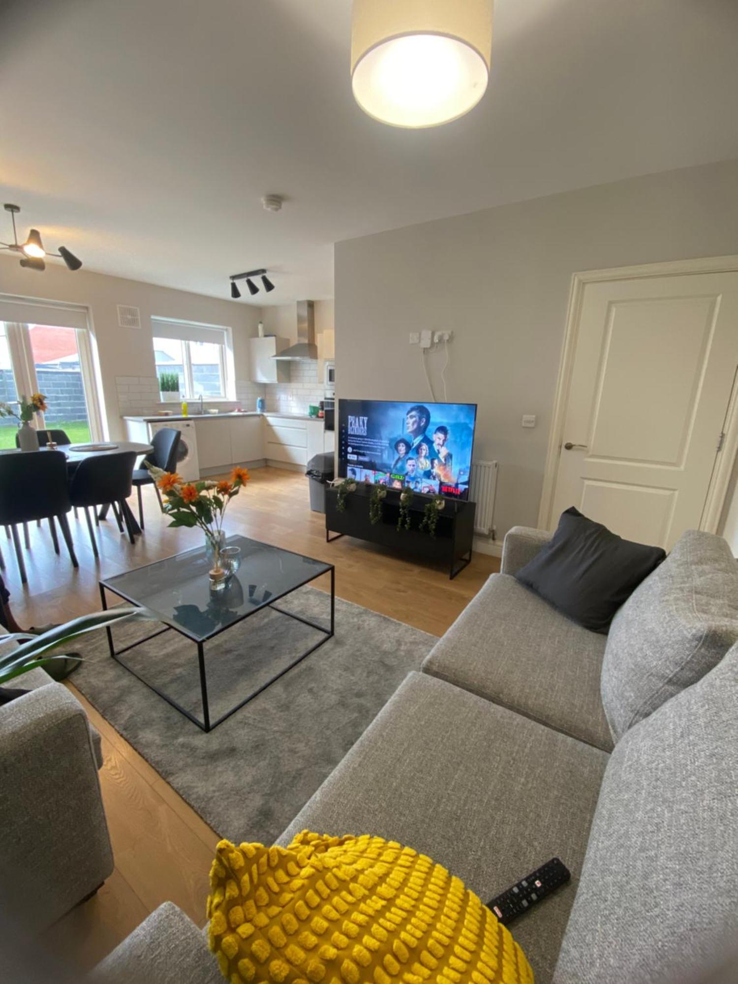 Extra Large Room In New House At Citywest Dublin Exterior photo